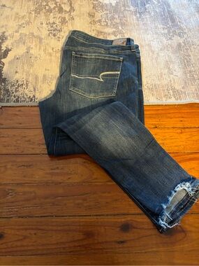 American Eagle Outfitters Medium Wash Cropped Frayed Hem Jeans